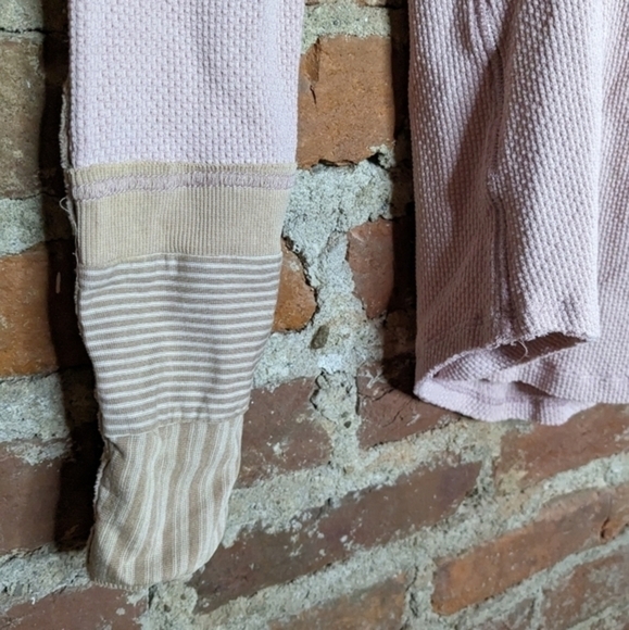 Free People‎ We the Free Medium Pale Pink Thermal V-Neck w/ Decorative Sleeves - Picture 4 of 11